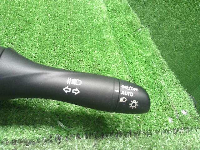 【中古】サクラ ZAA-B6AW ディマー コンビネーションスイッチ 25560-7NA1C 自社品番240716 W13