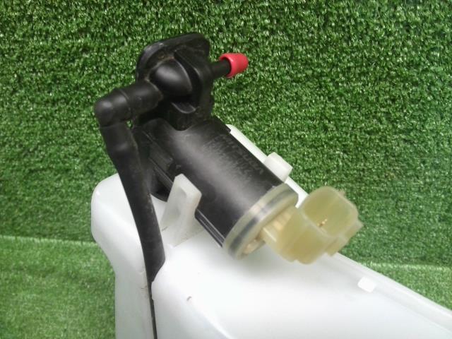 【中古】サクラ ZAA-B6AW ウォッシャータンク 28910-7PA0A 自社品番240716 W13