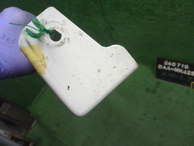 【中古】スペーシア DAA-MK42S 右サイドステップ スポイラー 77230-81M00 自社品番240718 ZVR