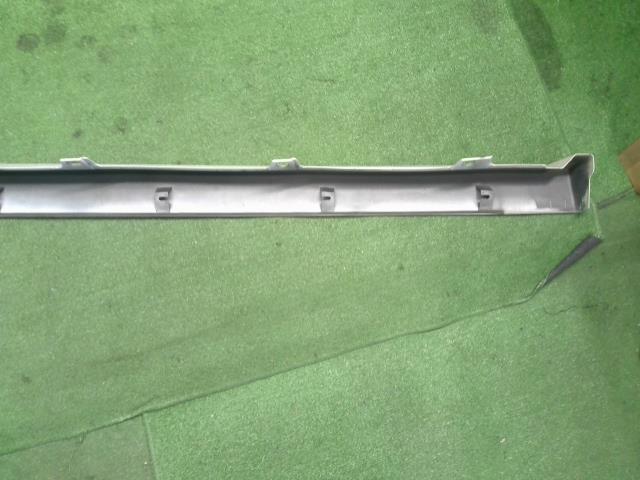 【中古】スペーシア DAA-MK42S 右サイドステップ スポイラー 77230-81M00 自社品番240718 ZVR