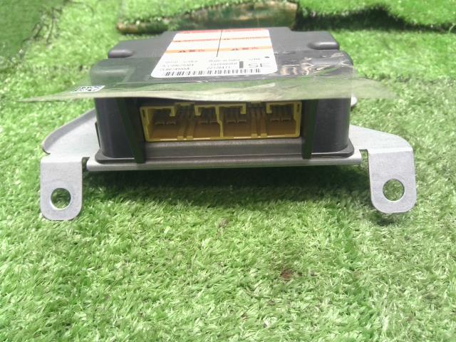 【中古】スイフト DAA-ZD53S エアバックコンピューター 38910-52RE0 自社品番240720 ZVR