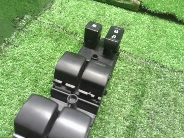 【中古】アウトランダー DLA-GG2W パワーウインドウスイッチ 8608A236 自社品番240725 U21