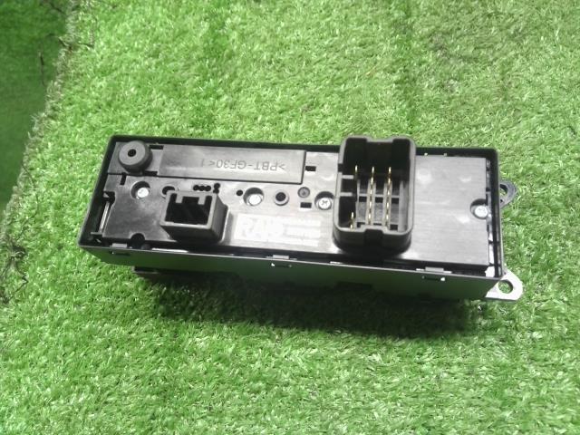 【中古】アウトランダー DLA-GG2W パワーウインドウスイッチ 8608A236 自社品番240725 U21