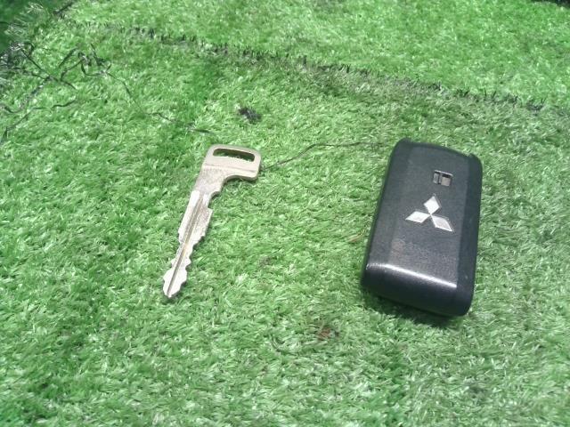 【中古】アウトランダー DLA-GG2W キーレスリモコン スマートキー 8637A815 自社品番240725 U21