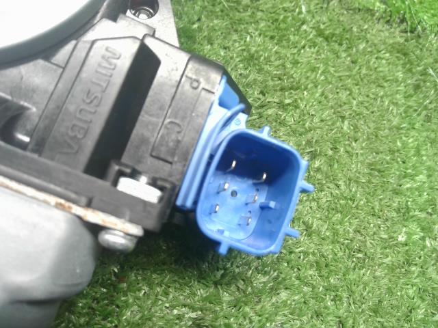 【中古】リーフ ZAA-ZE1 右フロントドアレギュレーターモーター 80731-3NA1B 自社品番240731 K23