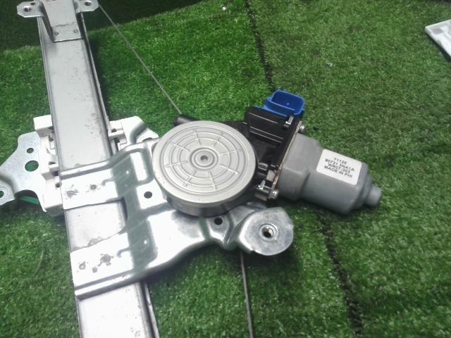 【中古】リーフ ZAA-ZE1 右フロントドアレギュレーターモーター 80731-3NA1B 自社品番240731 K23