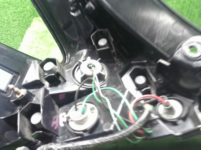 【中古】リーフ ZAA-ZE1 右テールランプ ライト 26550-5SK0B 自社品番240731 K23