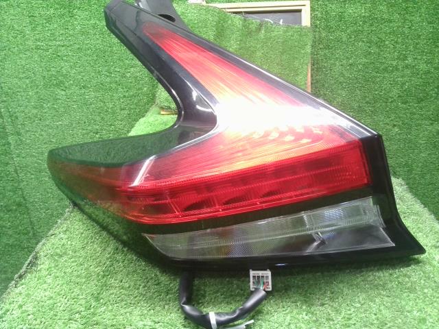 【中古】リーフ ZAA-ZE1 左テールランプ ライト 26555-5SK0B 自社品番240731 K23
