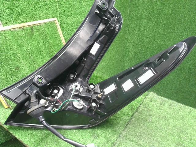 【中古】リーフ ZAA-ZE1 左テールランプ ライト 26555-5SK0B 自社品番240731 K23