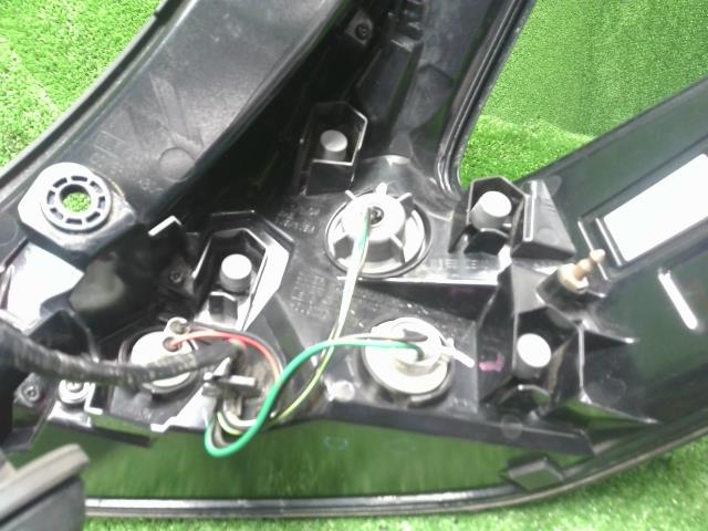 【中古】リーフ ZAA-ZE1 左テールランプ ライト 26555-5SK0B 自社品番240731 K23