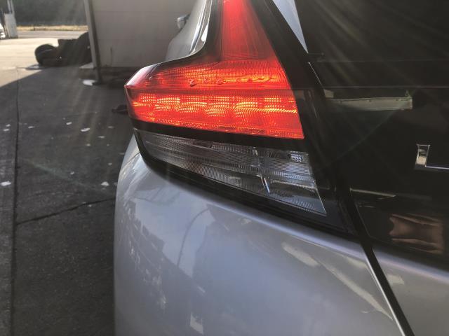 【中古】リーフ ZAA-ZE1 左テールランプ ライト 26555-5SK0B 自社品番240731 K23