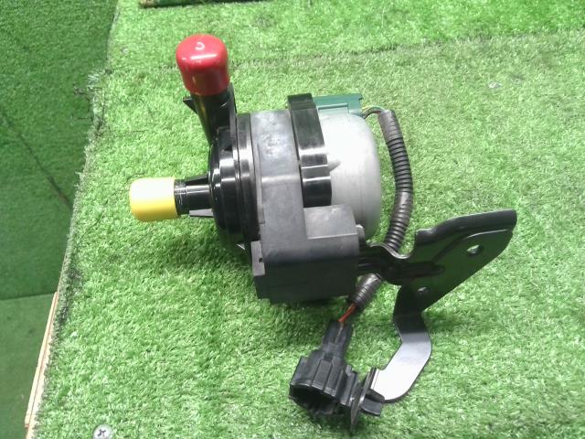 【中古】リーフ ZAA-ZE1 ウォーターポンプ 21581-5SA0A 自社品番240731 K23