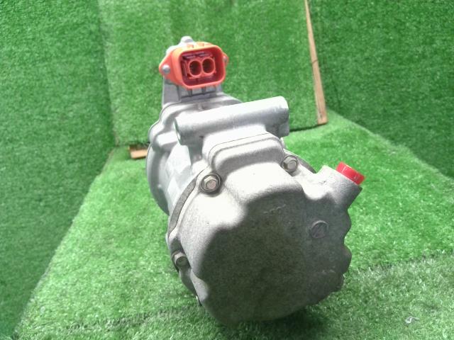 【中古】リーフ ZAA-ZE1 エアコン AC コンプレッサー 92600-4BC0A 自社品番240731 K23