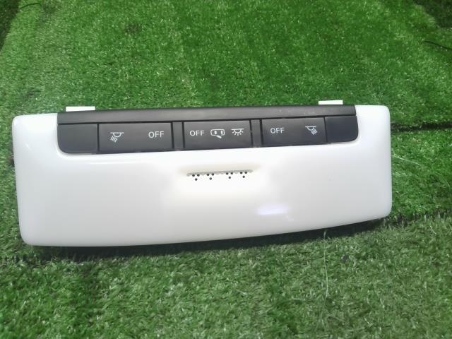 【中古】リーフ ZAA-ZE1 ルームランプ 28336-5FA0A 自社品番240731 K23