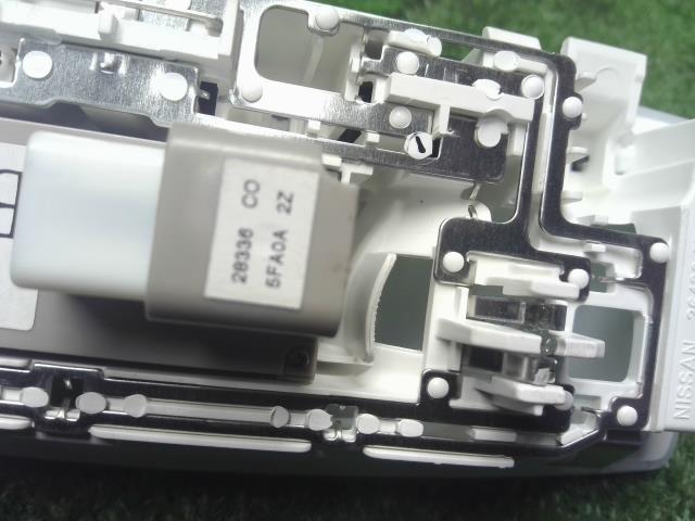 【中古】リーフ ZAA-ZE1 ルームランプ 28336-5FA0A 自社品番240731 K23
