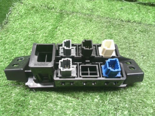 【中古】リーフ ZAA-ZE1 運転席スイッチパネル 25193-5SA0A 自社品番240731 K23