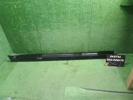 【中古】カムリ DAA-AXVH70 右サイドステップ スポイラー 75850-33130-C0 自社品番240733 218
