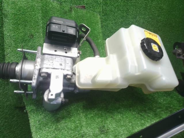 【中古】カムリ DAA-AXVH70 ＡＢＳアクチュエーター ブレーキマスター 44050-33650 自社品番240733 218