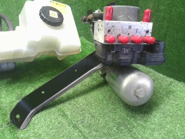 【中古】カムリ DAA-AXVH70 ＡＢＳアクチュエーター ブレーキマスター 44050-33650 自社品番240733 218