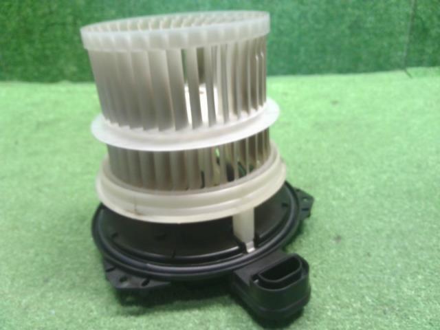 【中古】カムリ DAA-AXVH70 ヒーターブロアモーター 87103-58070 自社品番240733 218
