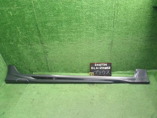 【中古】プリウス DLA-ZVW52 右サイドステップ スポイラー 75850-47030-B1 自社品番240734 1G3