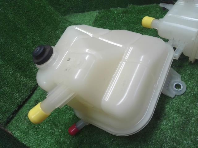 【中古】プリウス DLA-ZVW52 ラジエーターリザーブ サブタンク 164A2-37012 自社品番240734 1G3