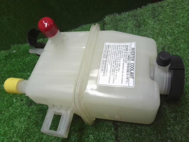 【中古】プリウス DLA-ZVW52 ラジエーターリザーブ サブタンク 164A2-37012 自社品番240734 1G3