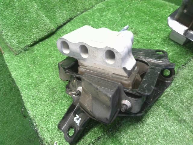 【中古】プリウス DLA-ZVW52 エンジンマウント 左右 12305-37340 自社品番240734 1G3