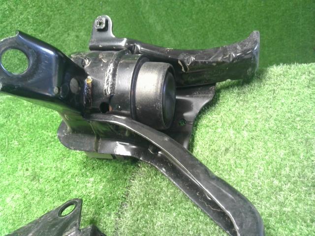 【中古】プリウス DLA-ZVW52 エンジンマウント 左右 12305-37340 自社品番240734 1G3