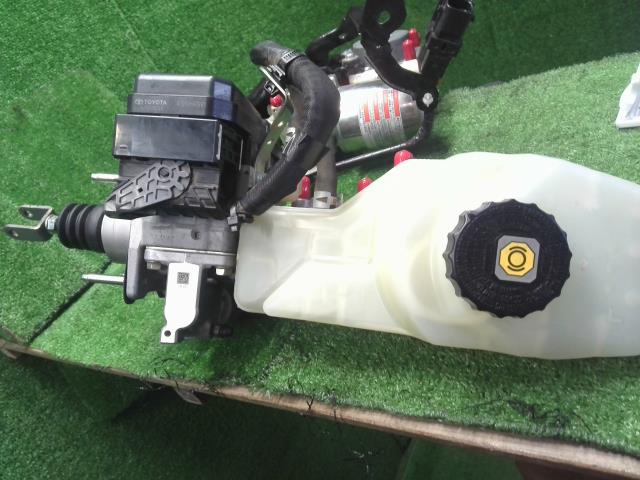 【中古】プリウス DLA-ZVW52 ＡＢＳアクチュエーター ブレーキマスター 44050-47060 自社品番240734 1G3