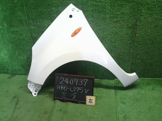 【中古】ミラ HBD-L275V 左フロントフェンダー 53812-B2410 自社品番240737 W09