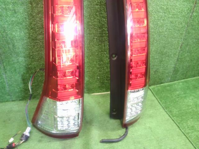 【中古】セレナ DBA-CC25 社外 左右テールランプ ライト BT-HU499 自社品番240741 QX1