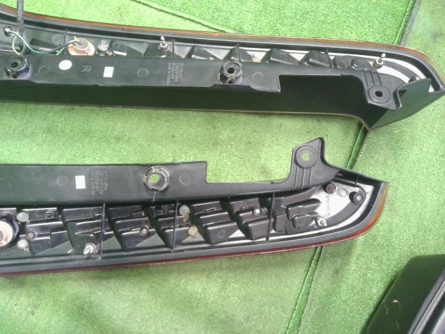 【中古】セレナ DBA-CC25 社外 左右テールランプ ライト BT-HU499 自社品番240741 QX1