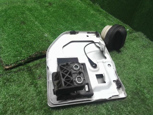 【中古】NV100クリッパー HBD-DR17V フューエルリッド 給油口パネル 78830-4A00B 自社品番240748 26U