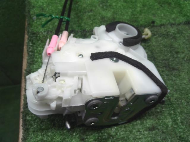 【中古】NV100クリッパー HBD-DR17V 右フロントドアロック 80500-4A02G 自社品番240748 26U