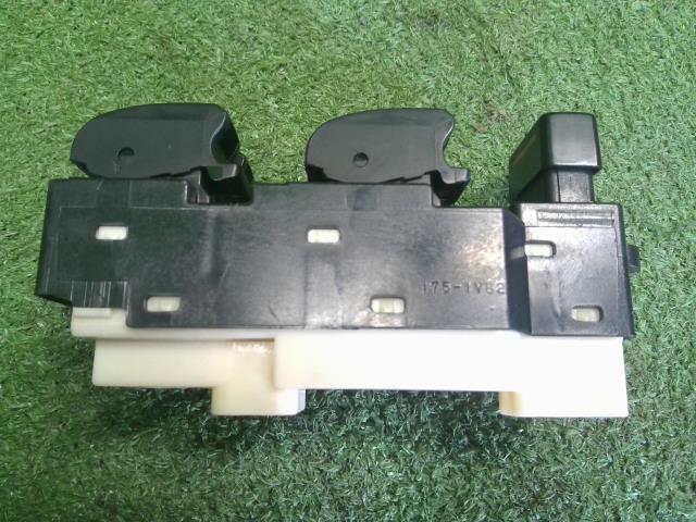 【中古】エッセ CBA-L245S パワーウインドウ PWスイッチ 84656-B2120-B0 自社品番240753 B63
