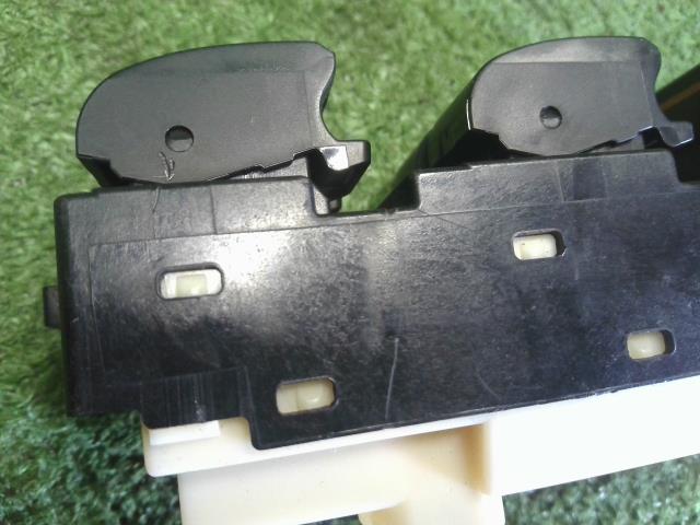 【中古】エッセ CBA-L245S パワーウインドウ PWスイッチ 84656-B2120-B0 自社品番240753 B63
