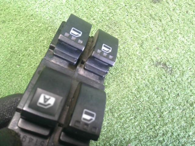 【中古】エッセ CBA-L245S パワーウインドウ PWスイッチ 84656-B2120-B0 自社品番240753 B63