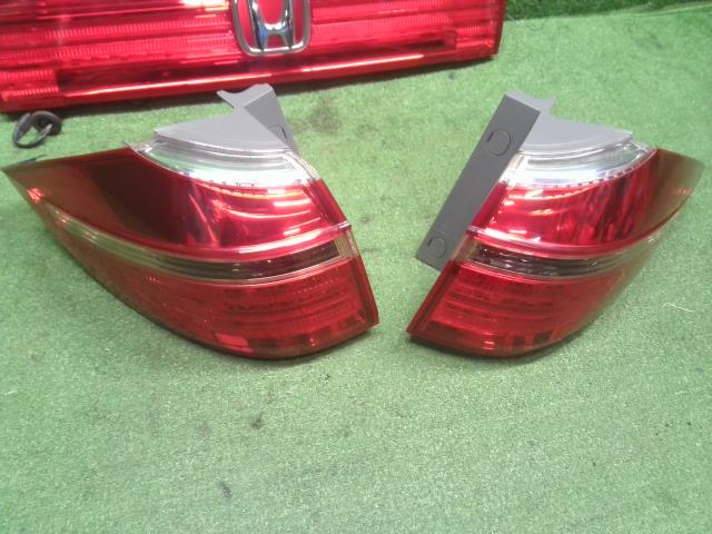 【中古】エリシオン DBA-RR5 テールランプ ライトセット 33551-SYK-003 自社品番240757 NH700M