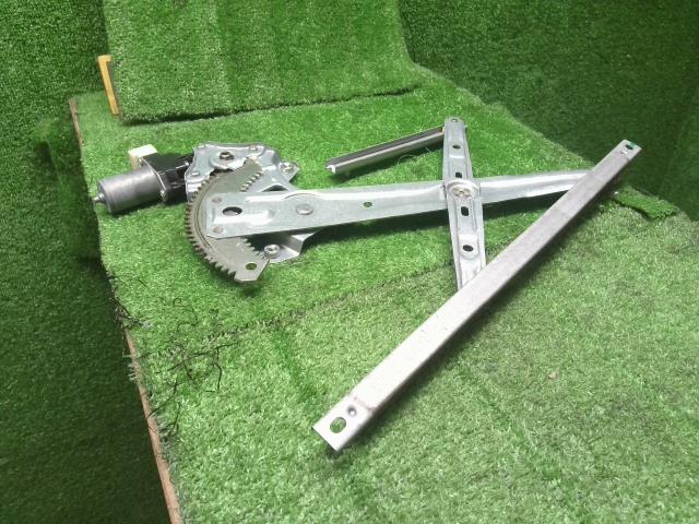 【中古】キャロル DBA-HB36S 右フロントドアレギュレーターモーター 1A06-58-580 自社品番240760 43X