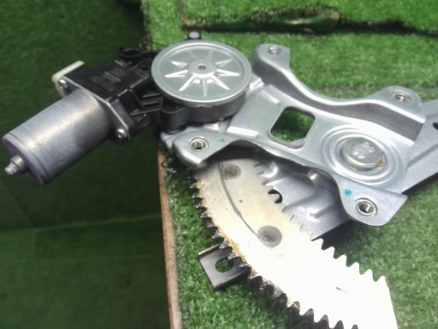 【中古】キャロル DBA-HB36S 左フロントドアレギュレーターモーター 1A05-58-580 自社品番240760 43X