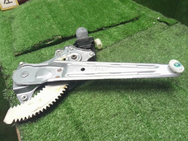 【中古】キャロル DBA-HB36S 左リアドアレギュレーターモーター 1A02-72-580 自社品番240760 43X