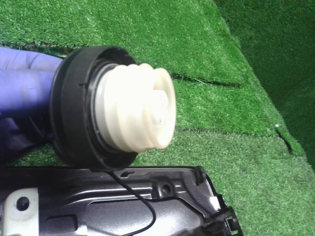 【中古】キャロル DBA-HB36S フューエルリッド 給油口パネル 1A11-42-410A 自社品番240760 43X