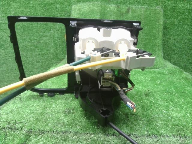 【中古】キャロル DBA-HB36S エアコン ACスイッチパネル 1A35-61-19Z 自社品番240760 43X