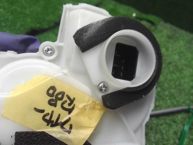 【中古】キャロル DBA-HB36S 右フロントドアロック 1A40-58-310D 自社品番240760 43X