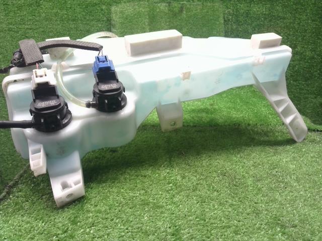 【中古】キャロル DBA-HB36S ウォッシャータンク 1A11-76-671 自社品番240760 43X