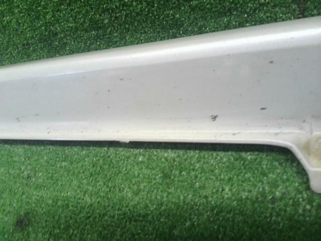 【中古】ムーヴ DBA-LA110S 右サイドステップ スポイラー 75853-B2140-A0 自社品番240761 W24