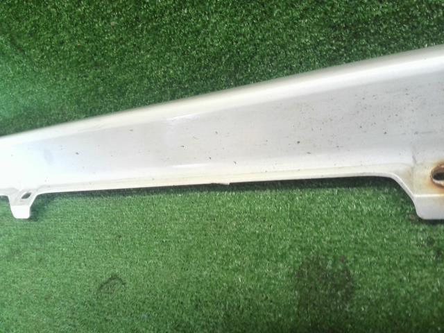 【中古】ムーヴ DBA-LA110S 右サイドステップ スポイラー 75853-B2140-A0 自社品番240761 W24