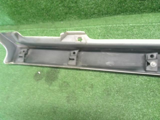 【中古】ムーヴ DBA-LA110S 右サイドステップ スポイラー 75853-B2140-A0 自社品番240761 W24