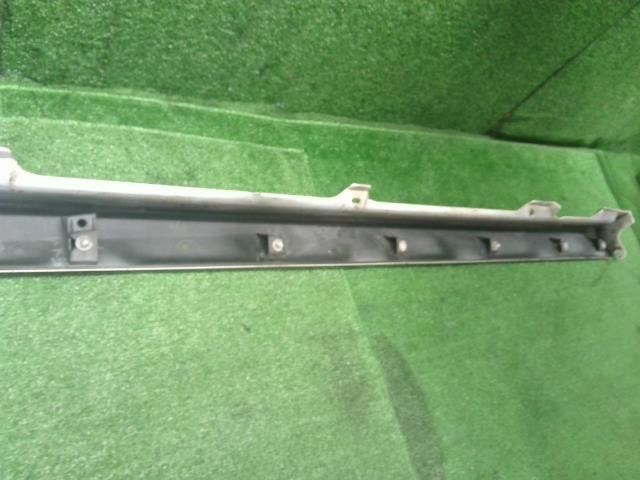 【中古】ムーヴ DBA-LA110S 右サイドステップ スポイラー 75853-B2140-A0 自社品番240761 W24